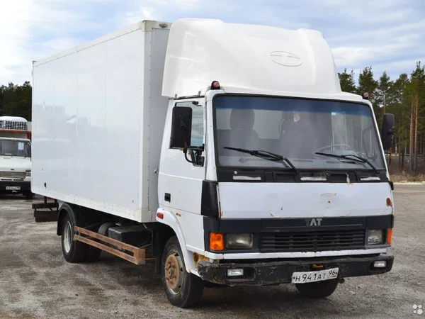 Промтоварный фургон TATA 613
