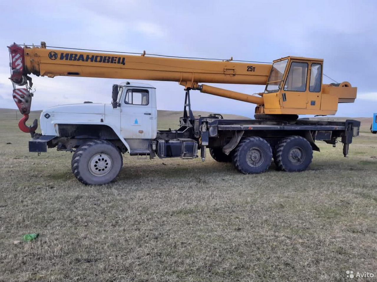 Автокран Ивановец КС-45717-1 на шасси УРАЛ