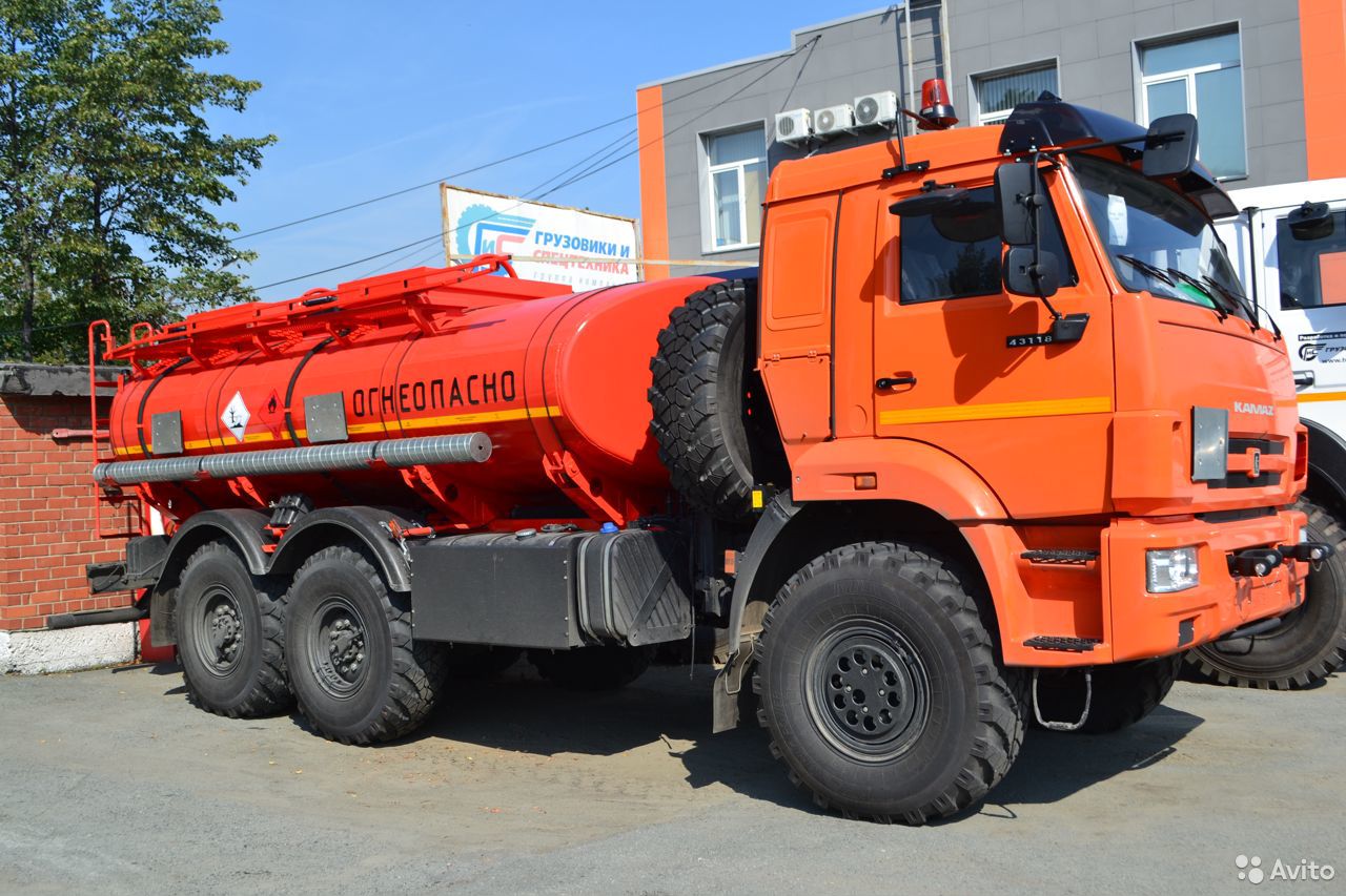 Бензовоз КамАЗ 43118 АТЗ-11 (2 отсека)