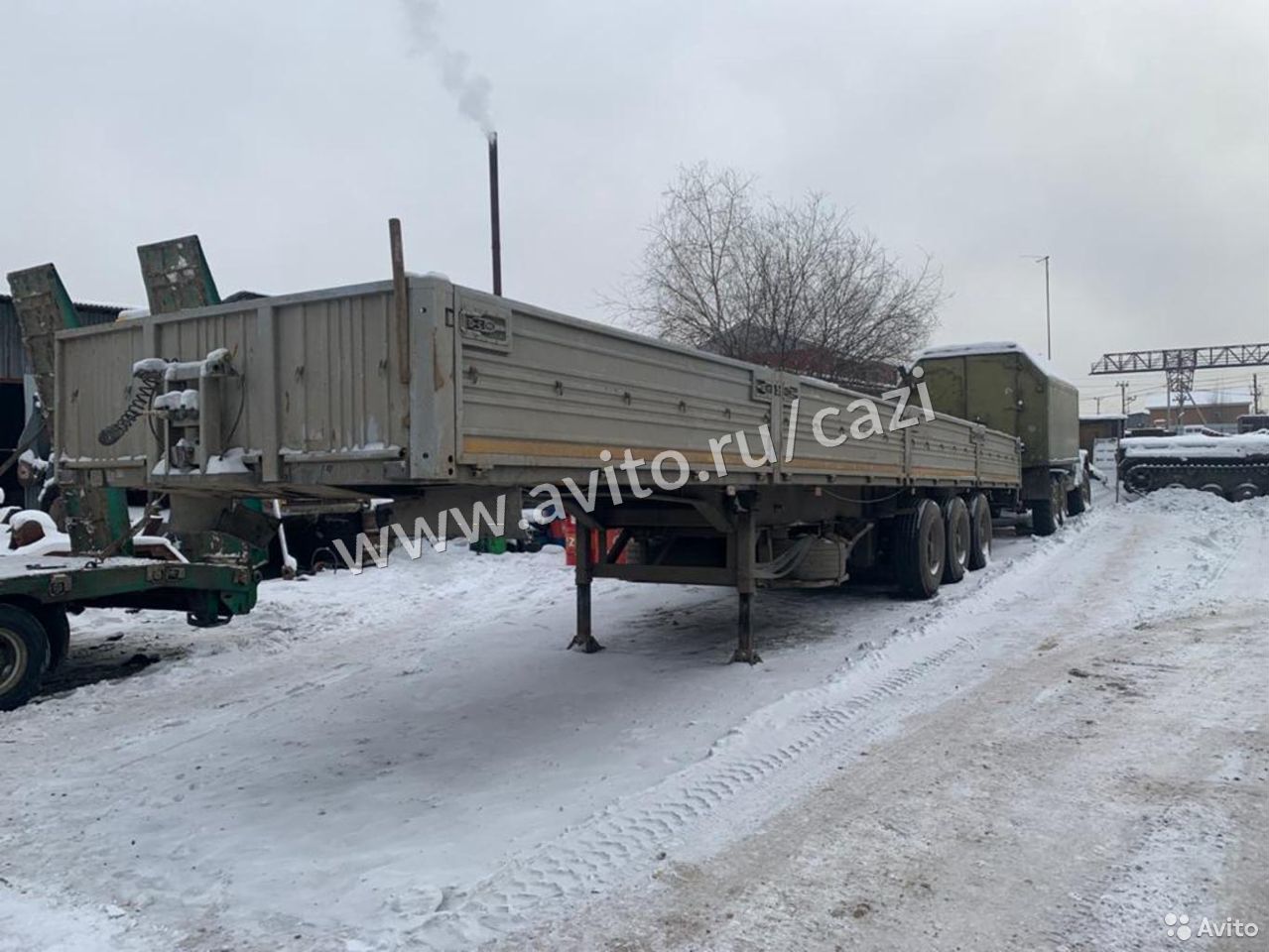 Бортовой полуприцеп МАЗ 975800