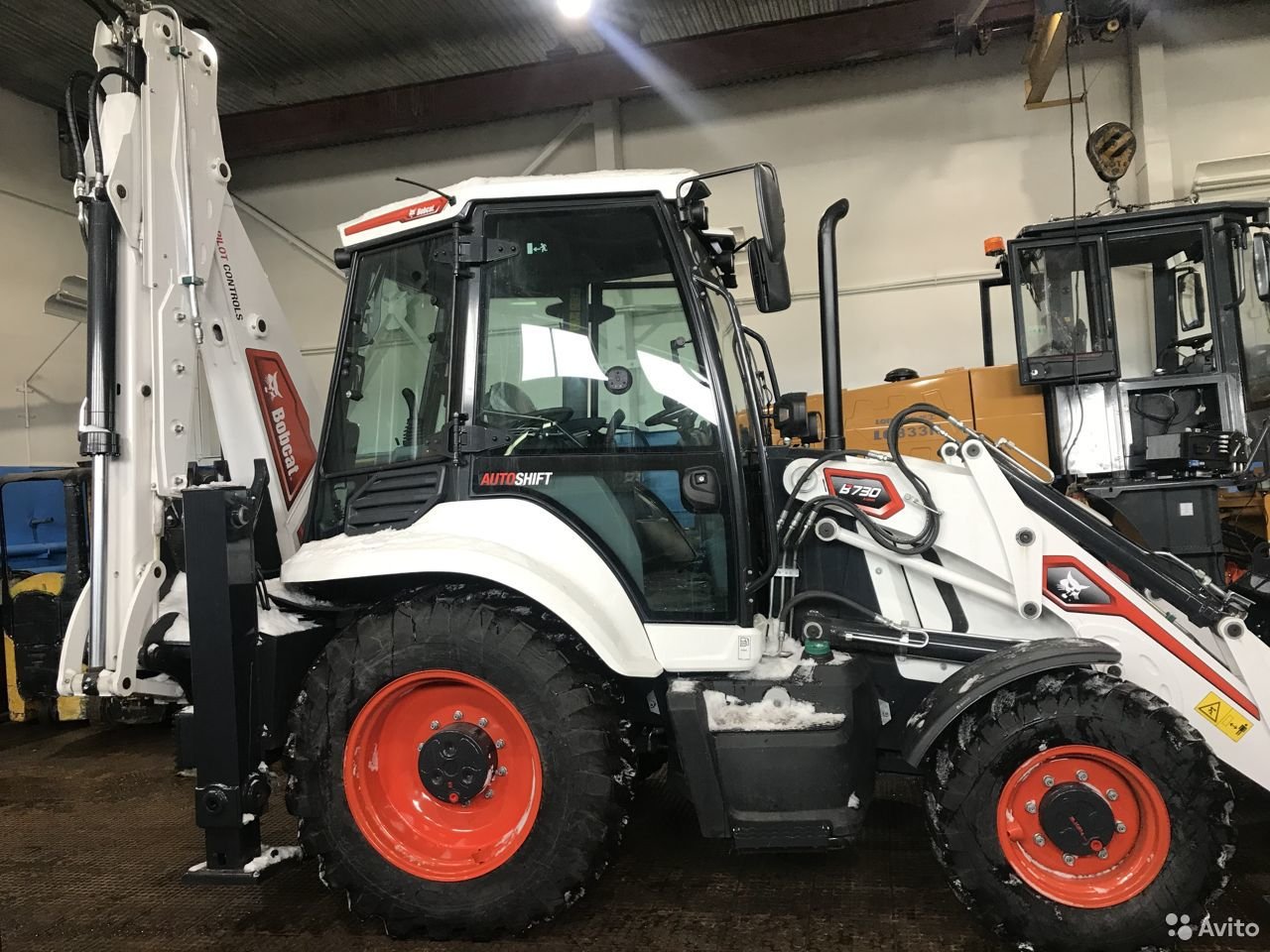 Экскаватор-погрузчик Bobcat B730