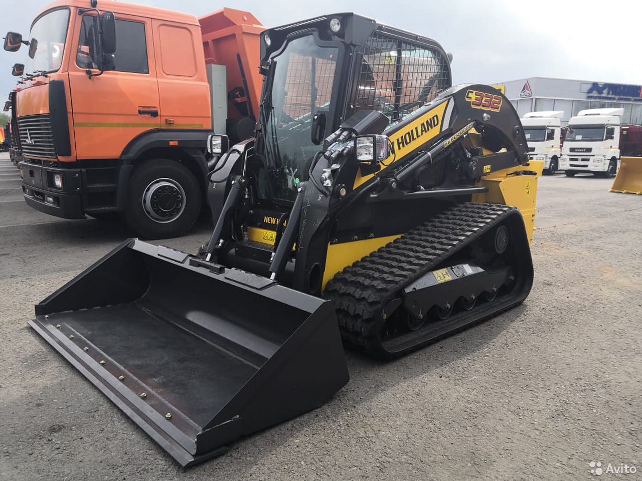 Гусеничный мини-погрузчик New Holland C332