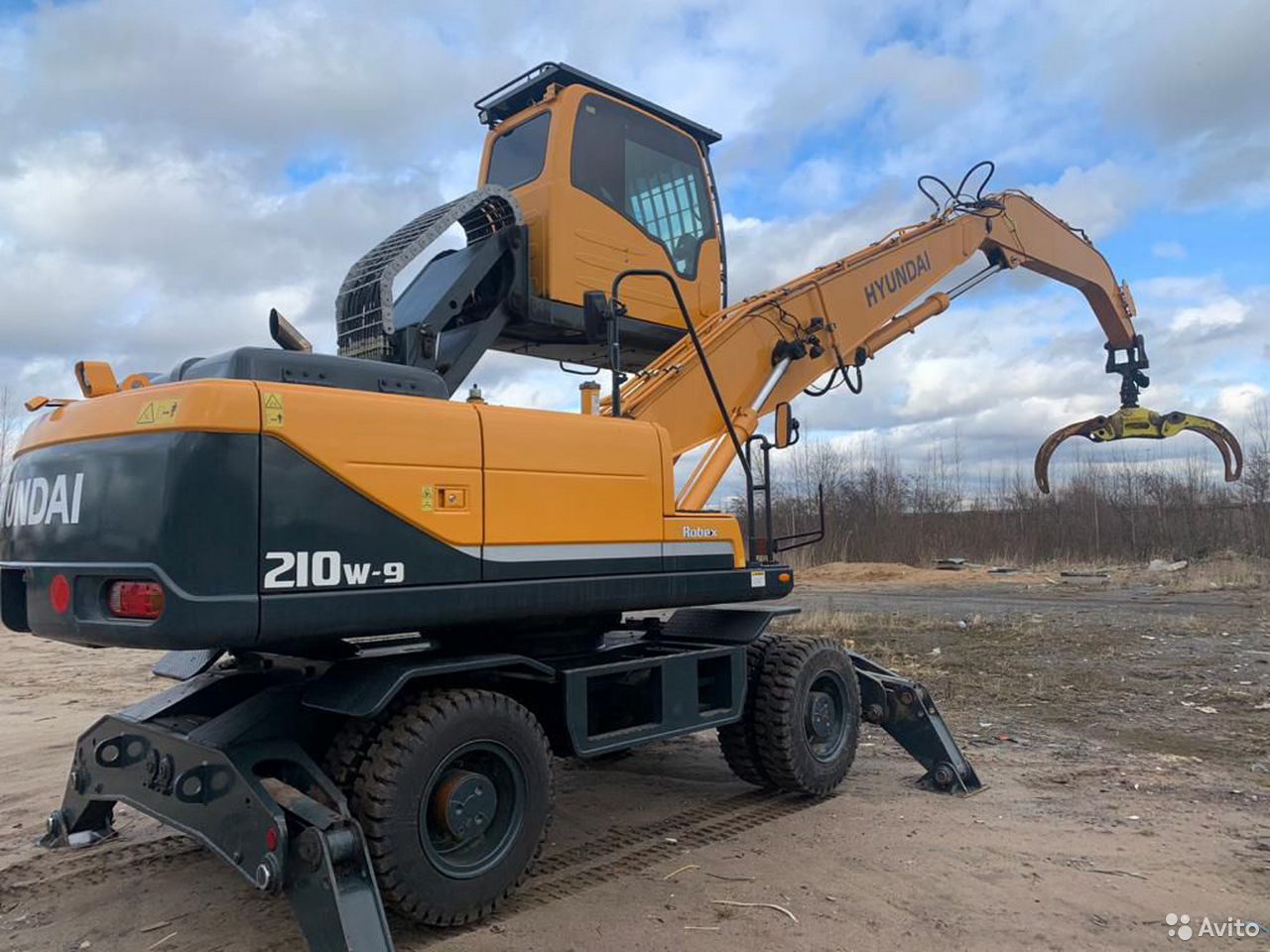 Колесный перегружатель Hyundai R210W