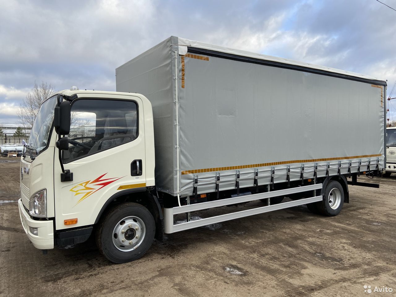 Тентованный грузовик FAW Tiger V