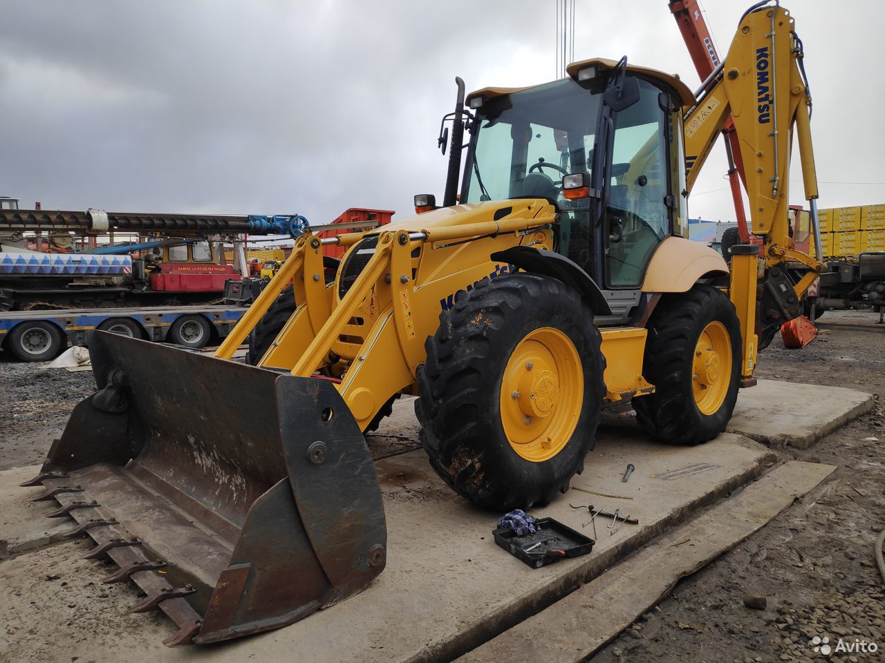 Экскаватор-погрузчик komatsu WB93S-5E0