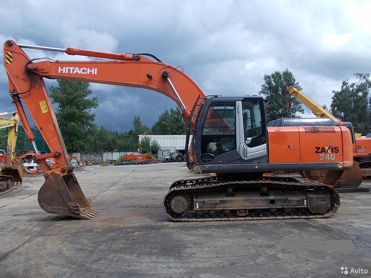 Гусеничный экскаватор Hitachi ZX240-5G