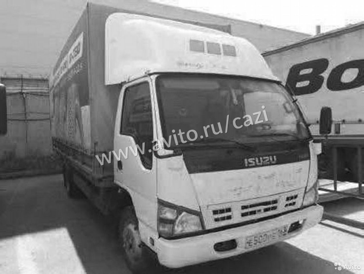 Тентованный автомобиль Isuzu