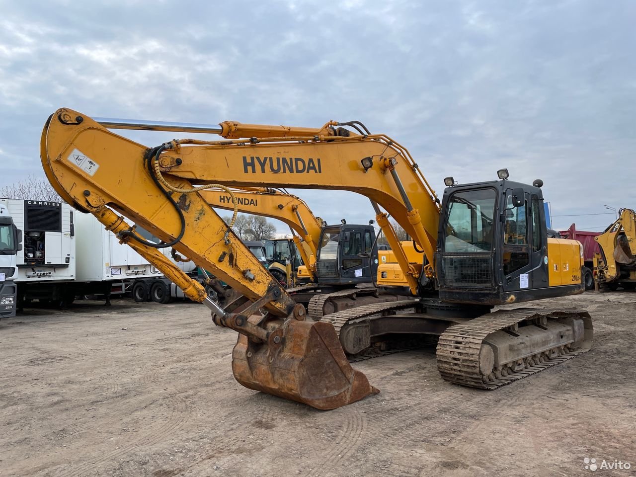 Гусеничный экскаватор Hyundai R210LC-7