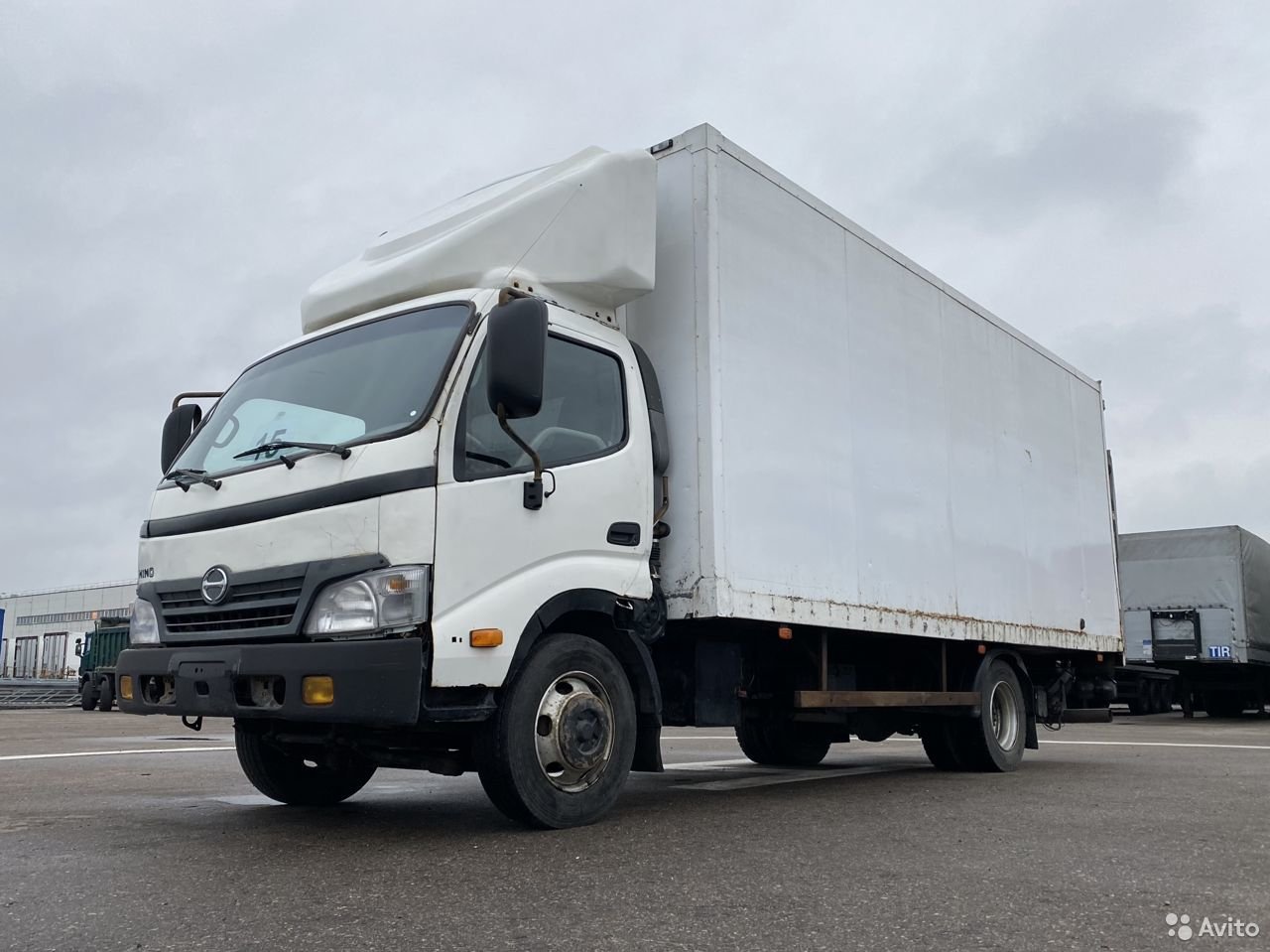 Промтоварный фургон Hino 300