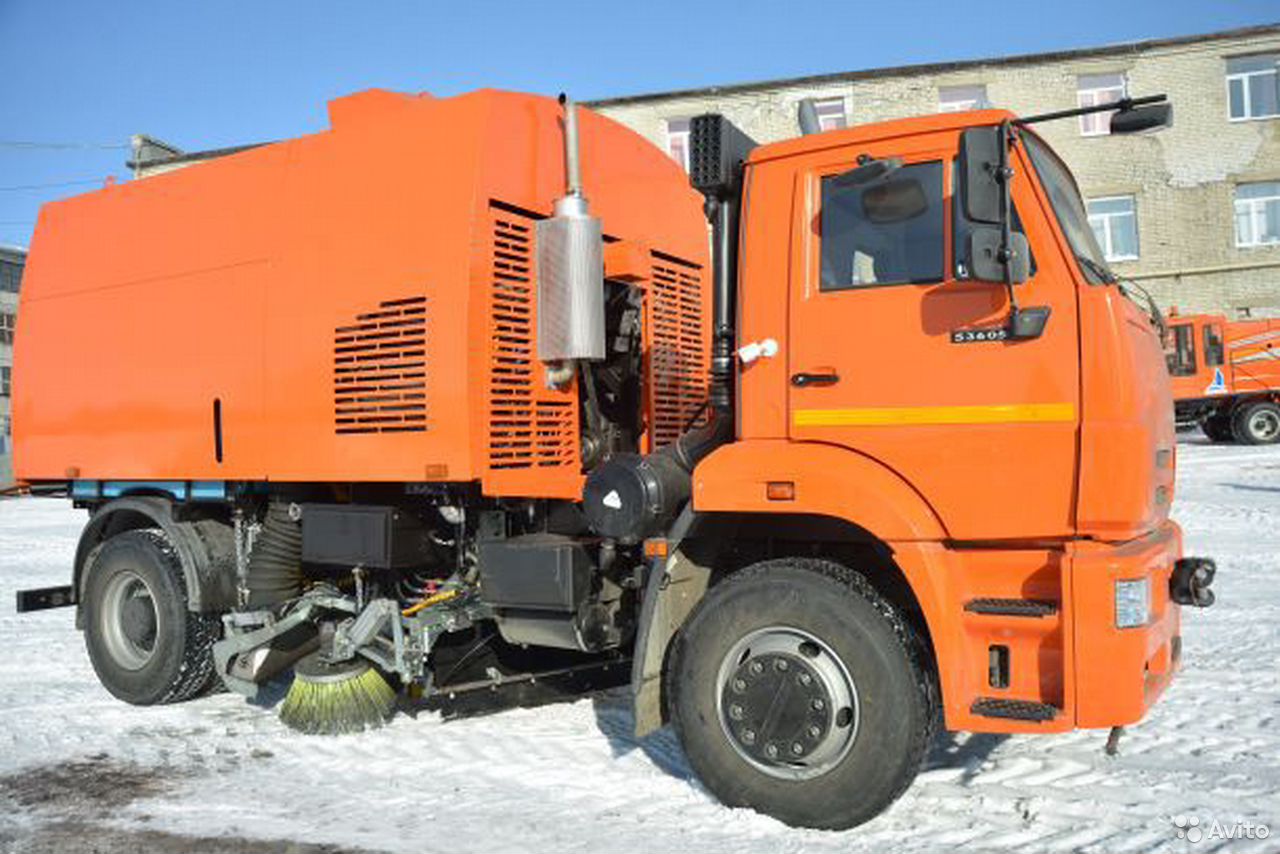 Вакуумная подметально-уборочная машина КО-318Д на шасси КамАЗ 53605