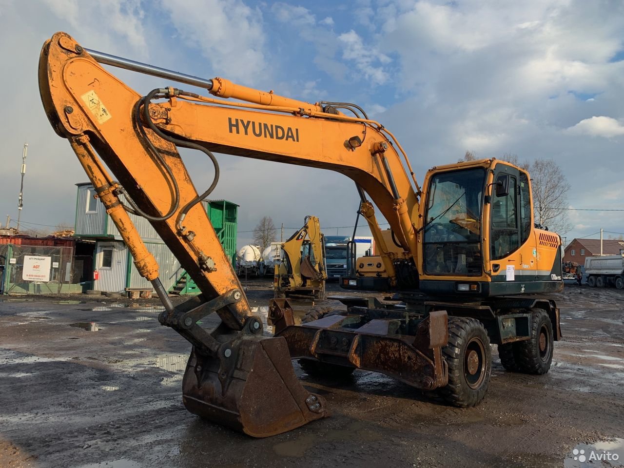 Колесный экскаватор Hyundai R170W-9S