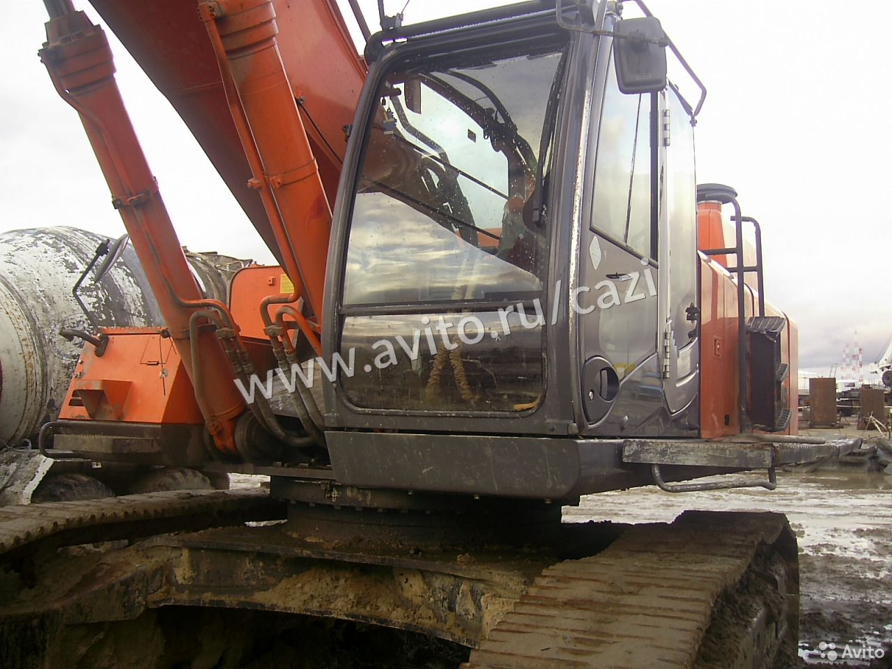 Гусеничный экскаватор Hitachi ZX450-3