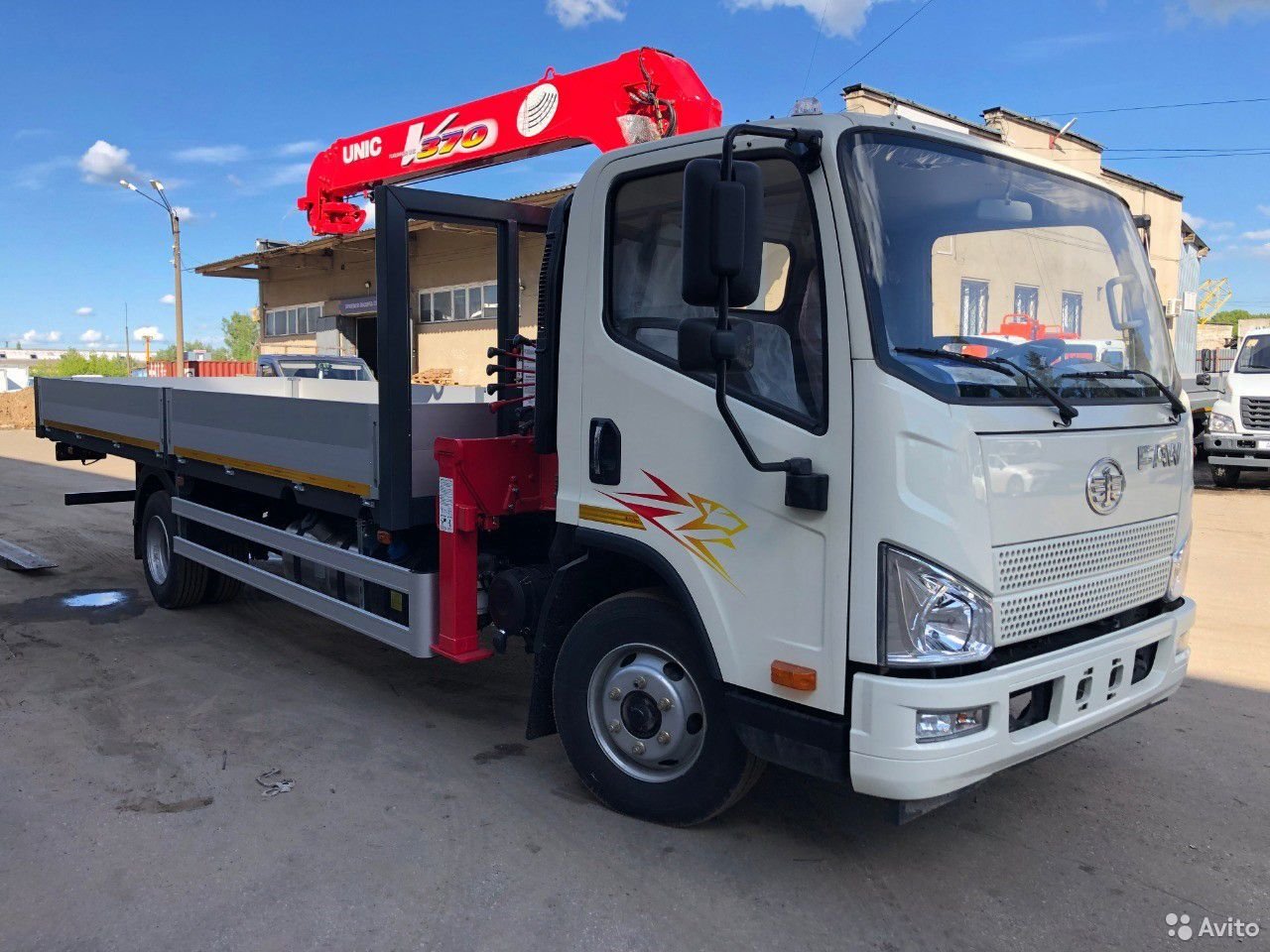Бортовой грузовик с КМУ FAW Tiger V с КМУ Unic URV 374