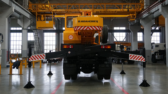 Автокран Ивановец КС-35714К-3 на шасси КамАЗ 53605