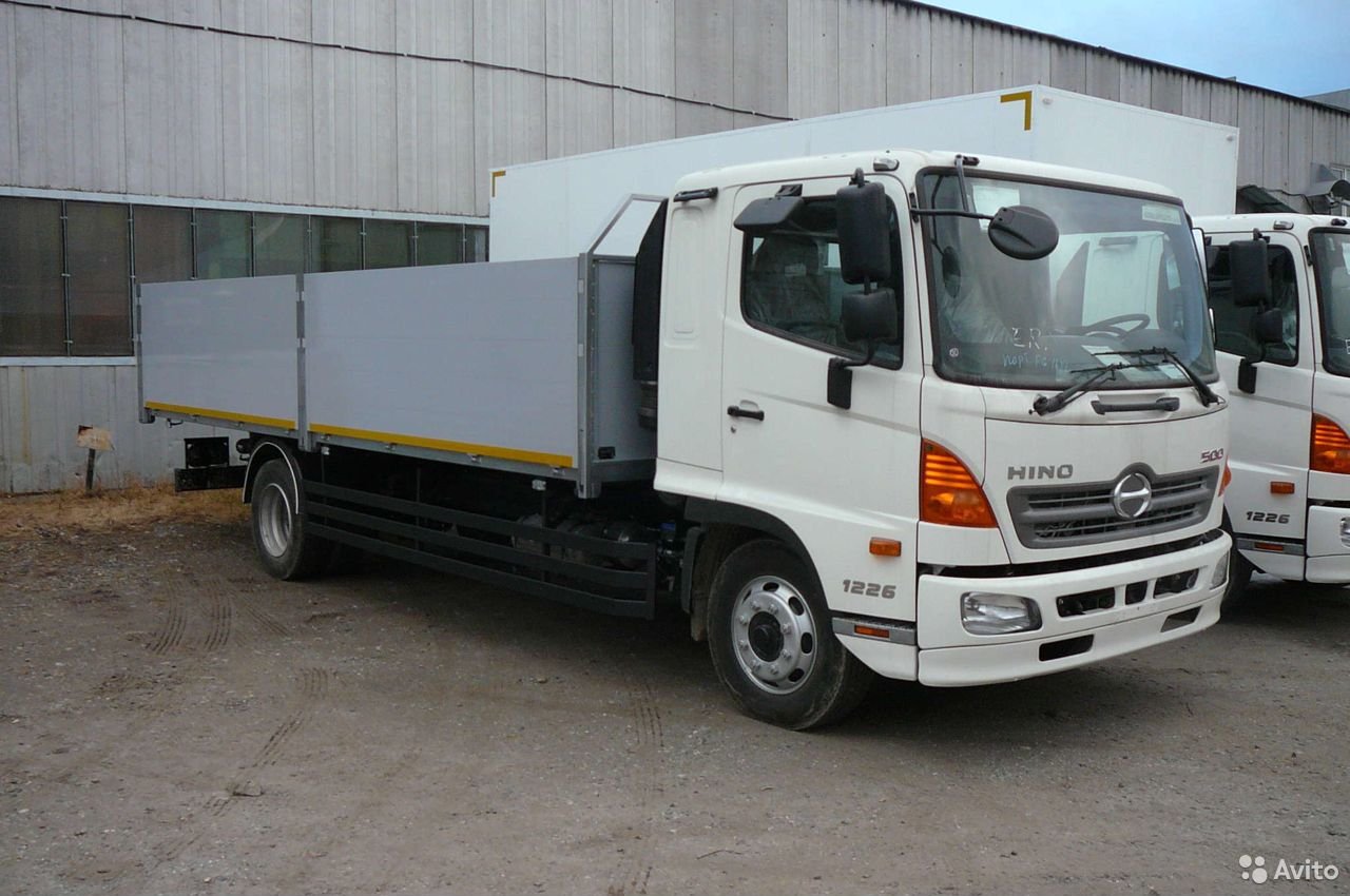 Бортовой грузовик Hino 500