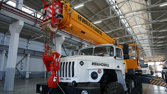 Автокран ИВАНОВЕЦ КС-35714 на шасси УРАЛ 5557