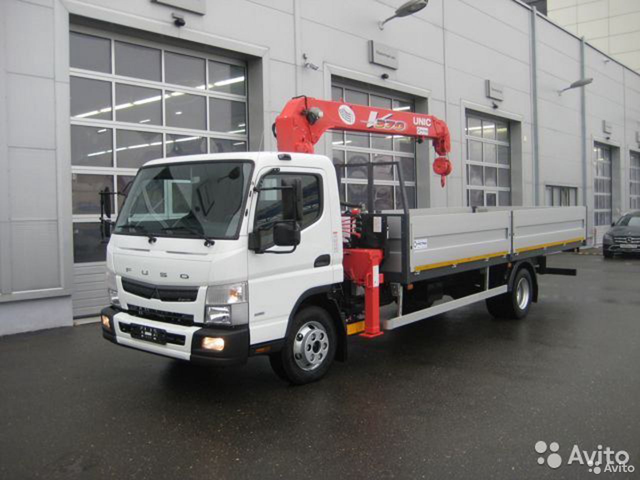 Бортовой грузовик с КМУ Fuso Canter TF