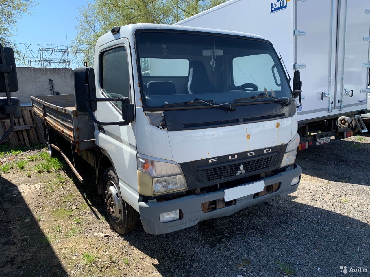 Бортовой автомобиль Mitsubishi Fuso Canter