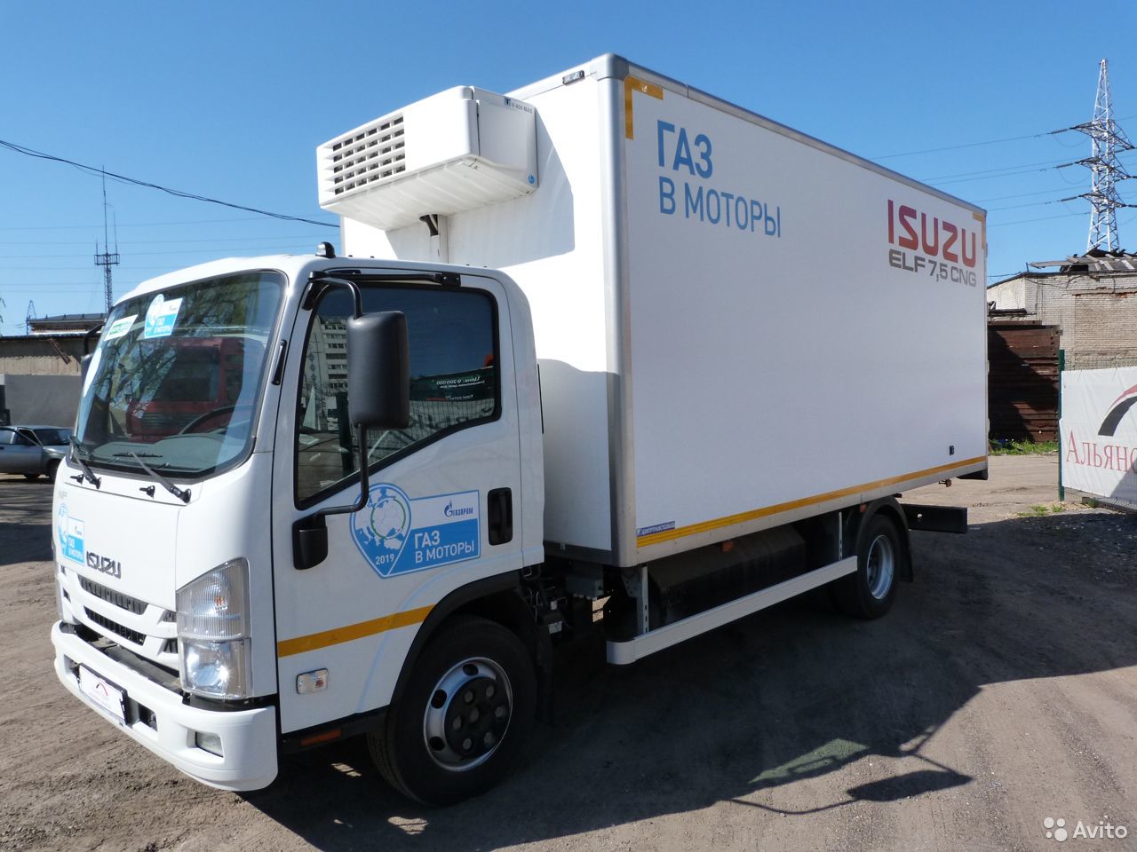 Рефрижераторный фургон Isuzu NPR 82