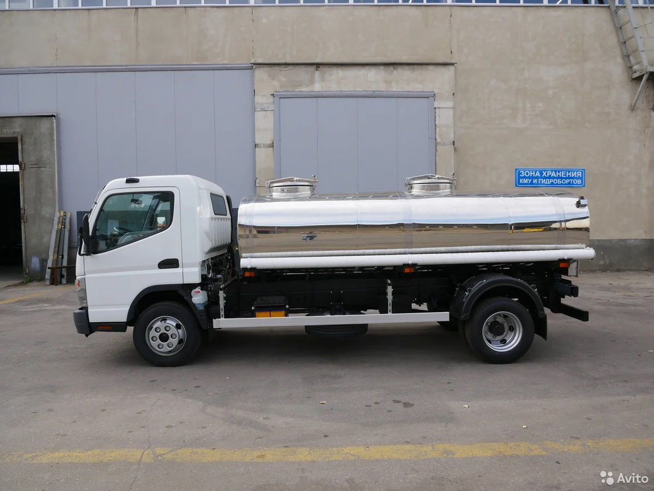 Автоцистерна Mitsubishi Fuso Canter TF молоковоз