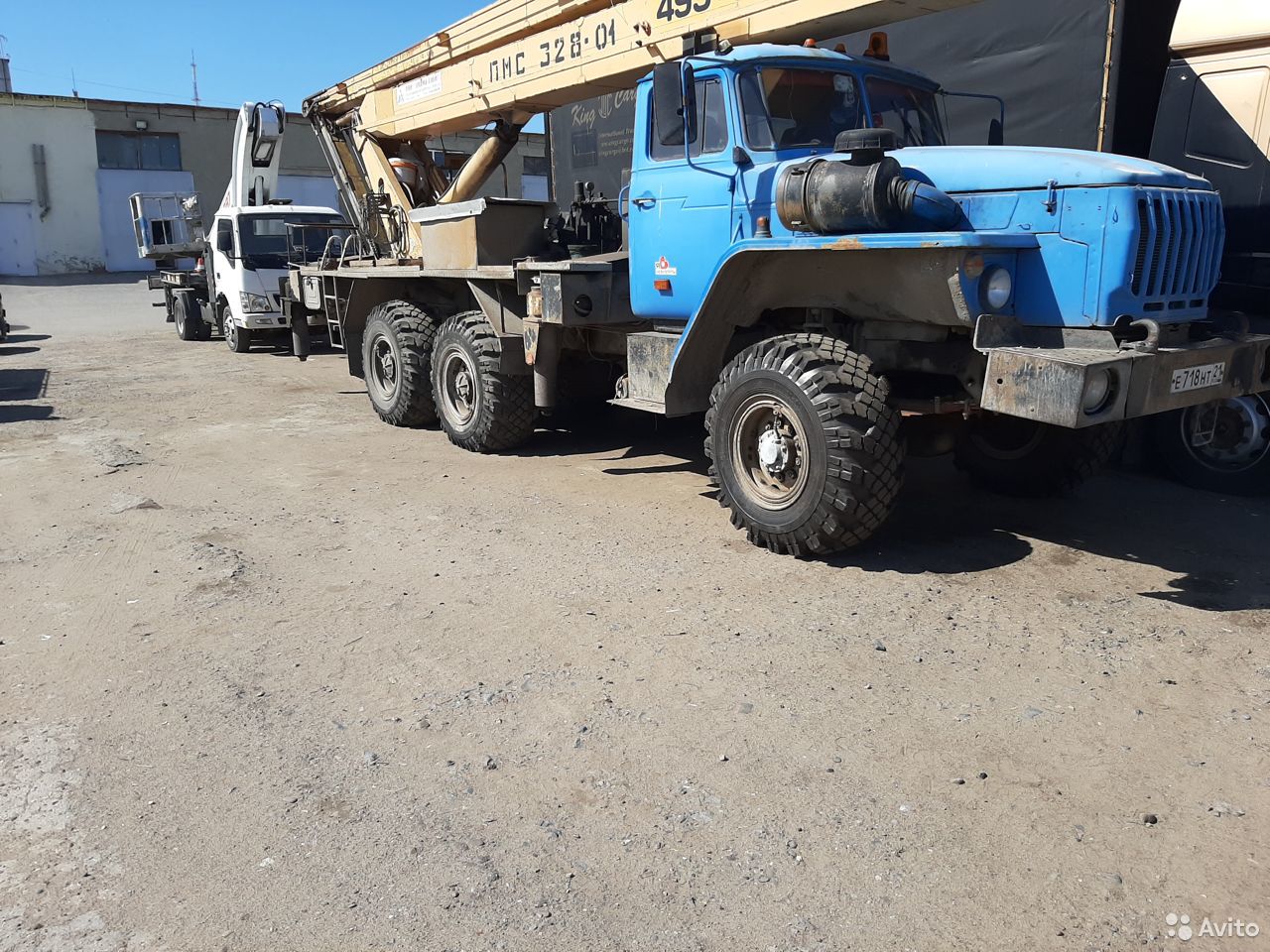 Автовышка УРАЛ 4320 с АГП КЭМЗ ВС-28У