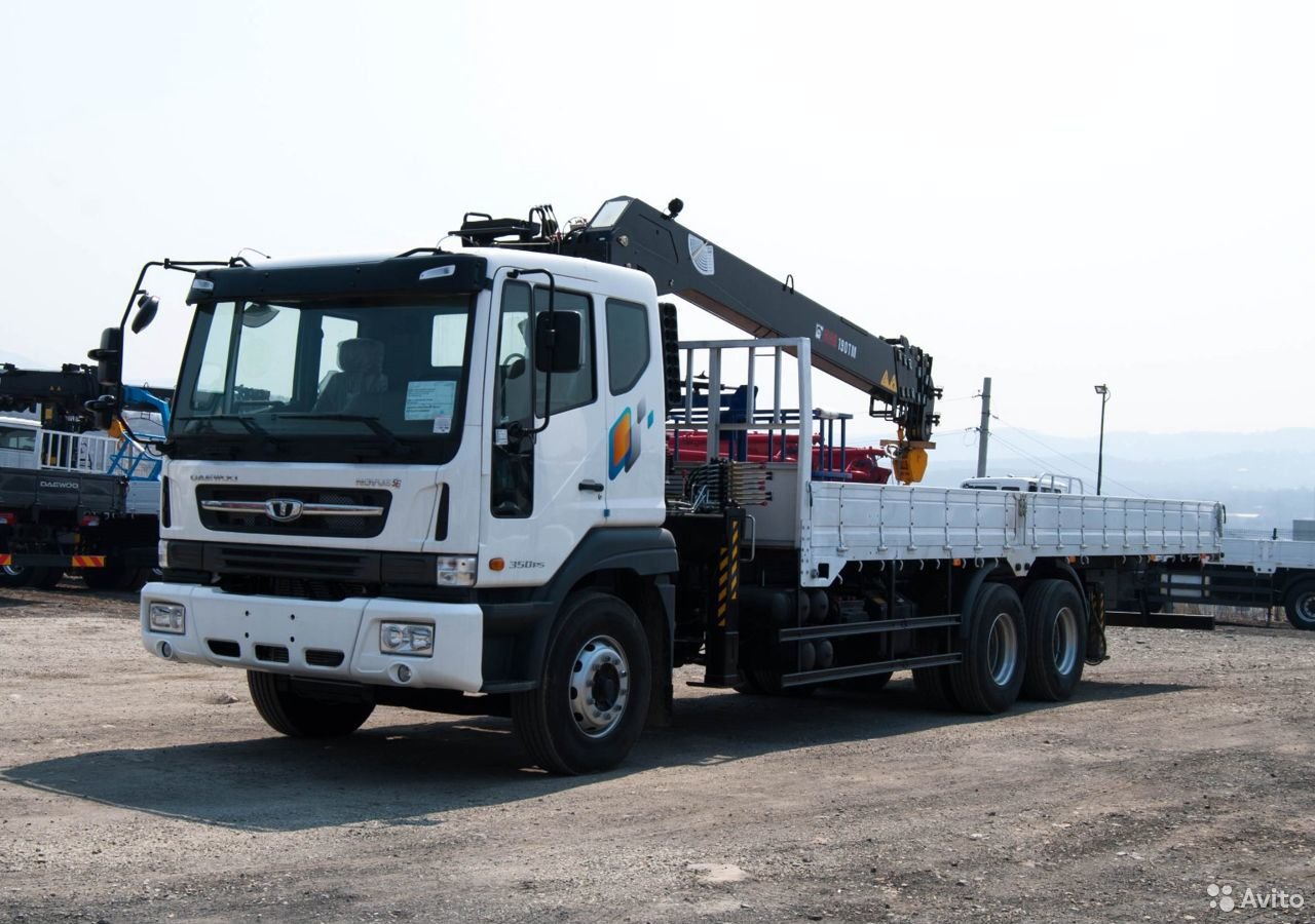 Бортовой грузовик с КМУ Daewoo Novus 6х4