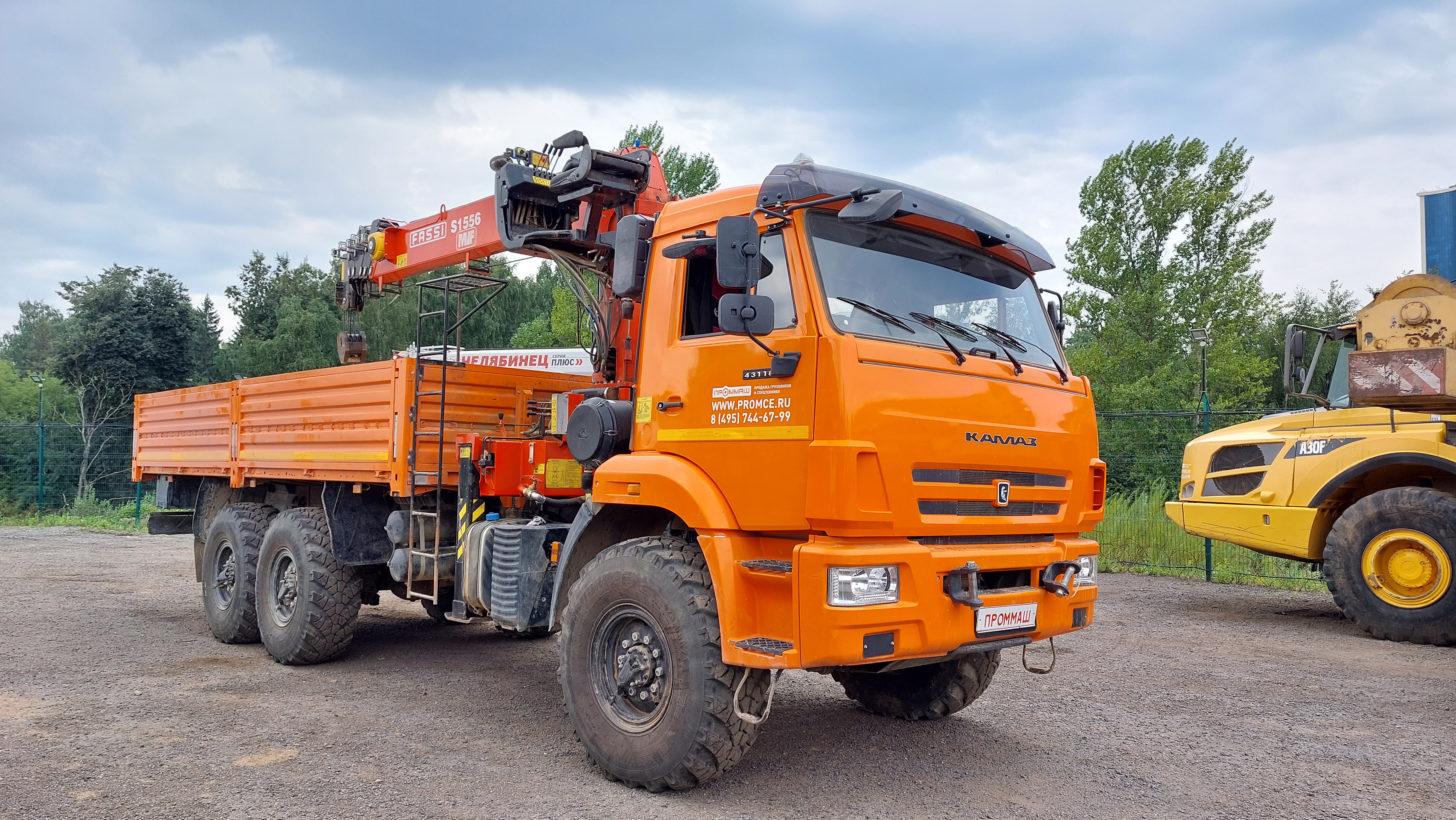 Бортовой грузовик с КМУ КамАЗ 43118 с КМУ Fassi S1556