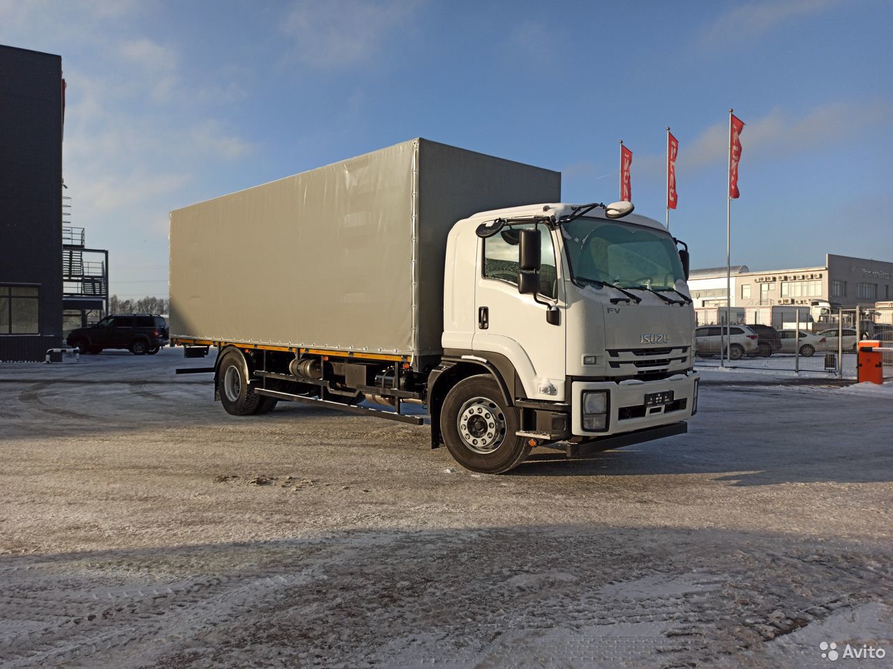 Тентованный грузовик Isuzu Forward 18.0