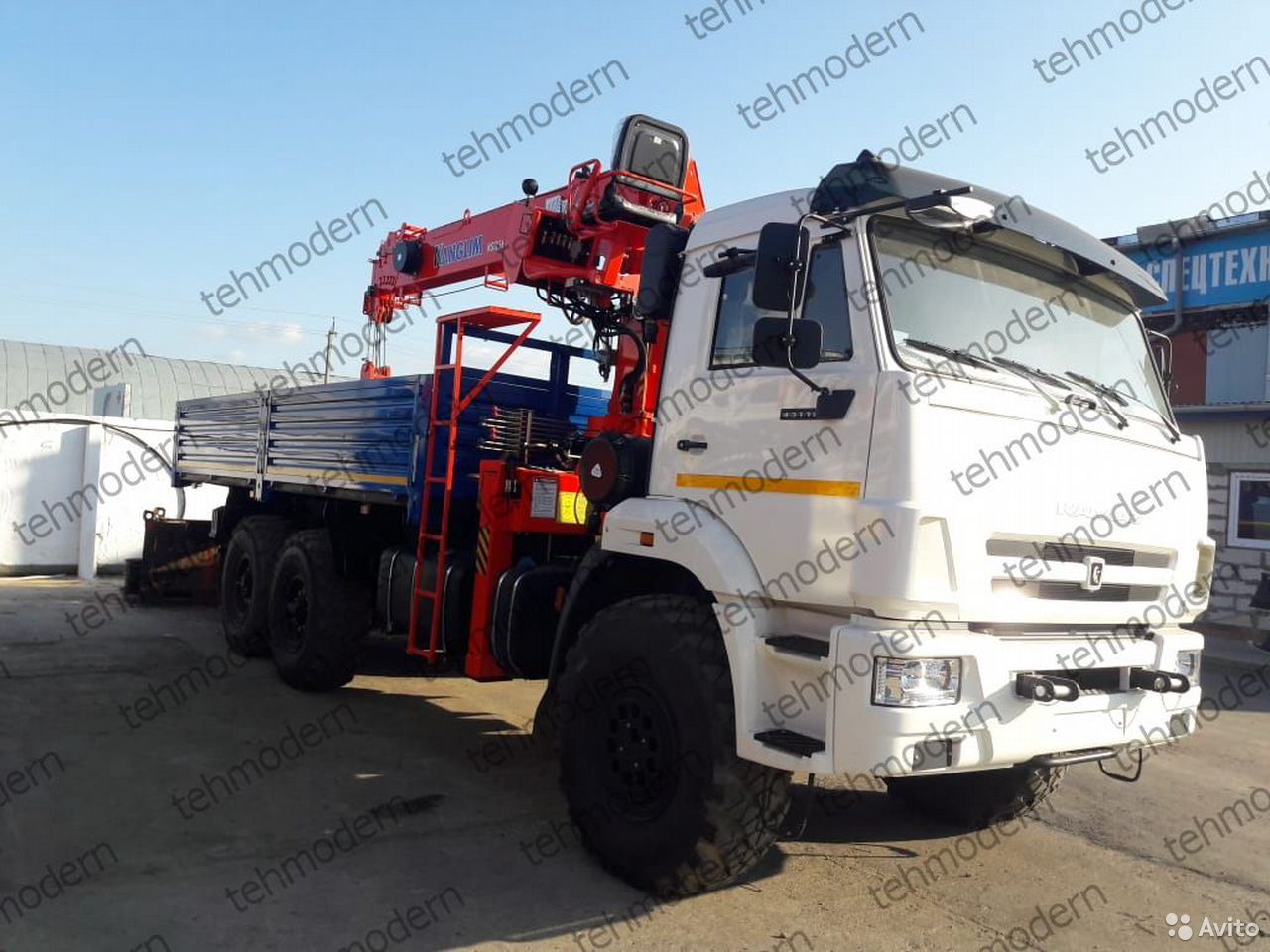 Бортовой грузовик с КМУ КамАЗ 43118 с КМУ Kanglim 1256GII