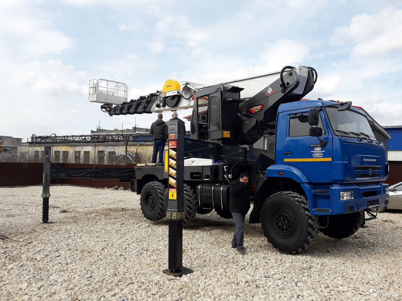 Автовышка КамАЗ 43118 с АГП Sky Jumbo 45 метров