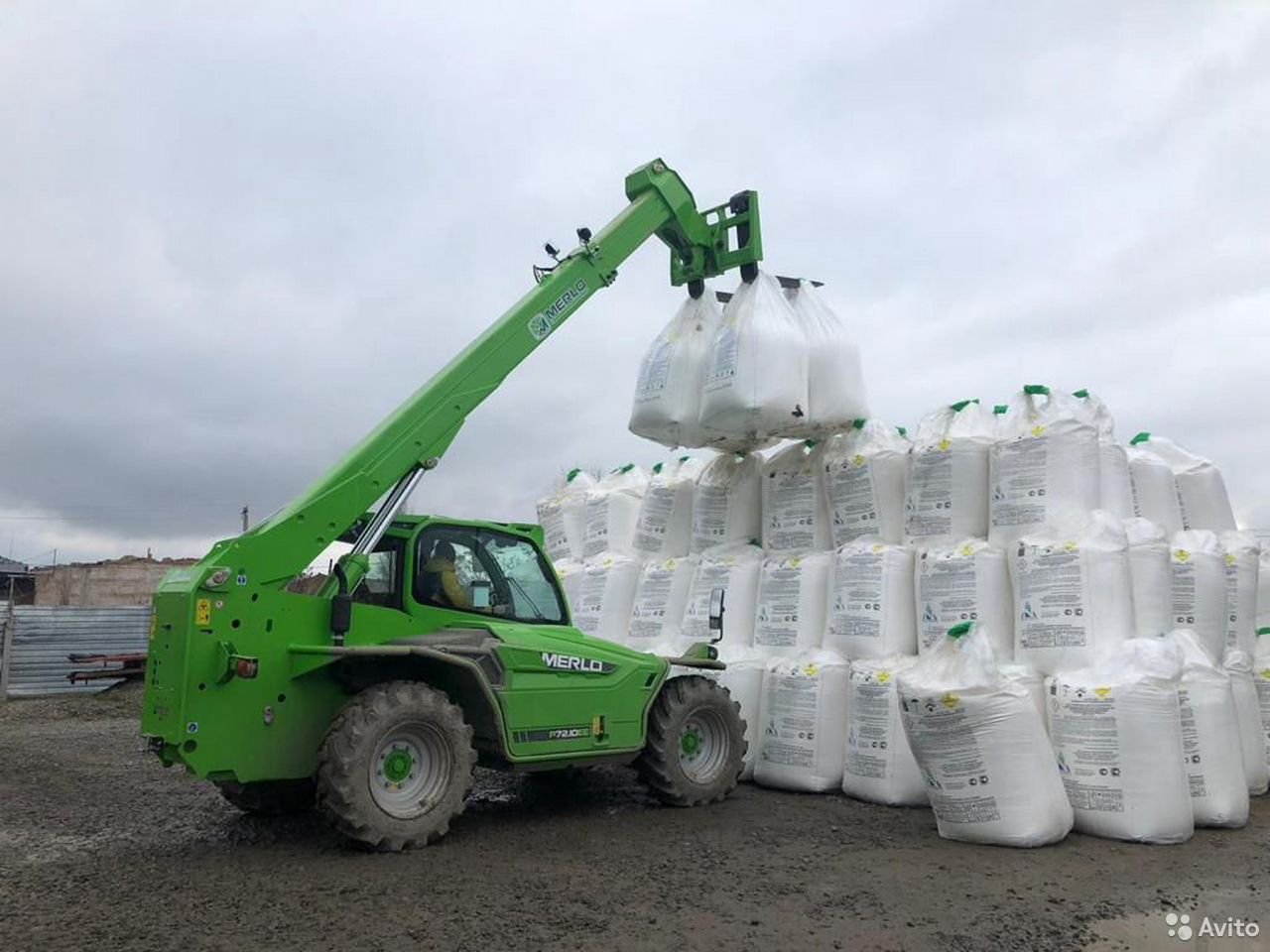 Телескопический погрузчик Merlo P 72.10HM