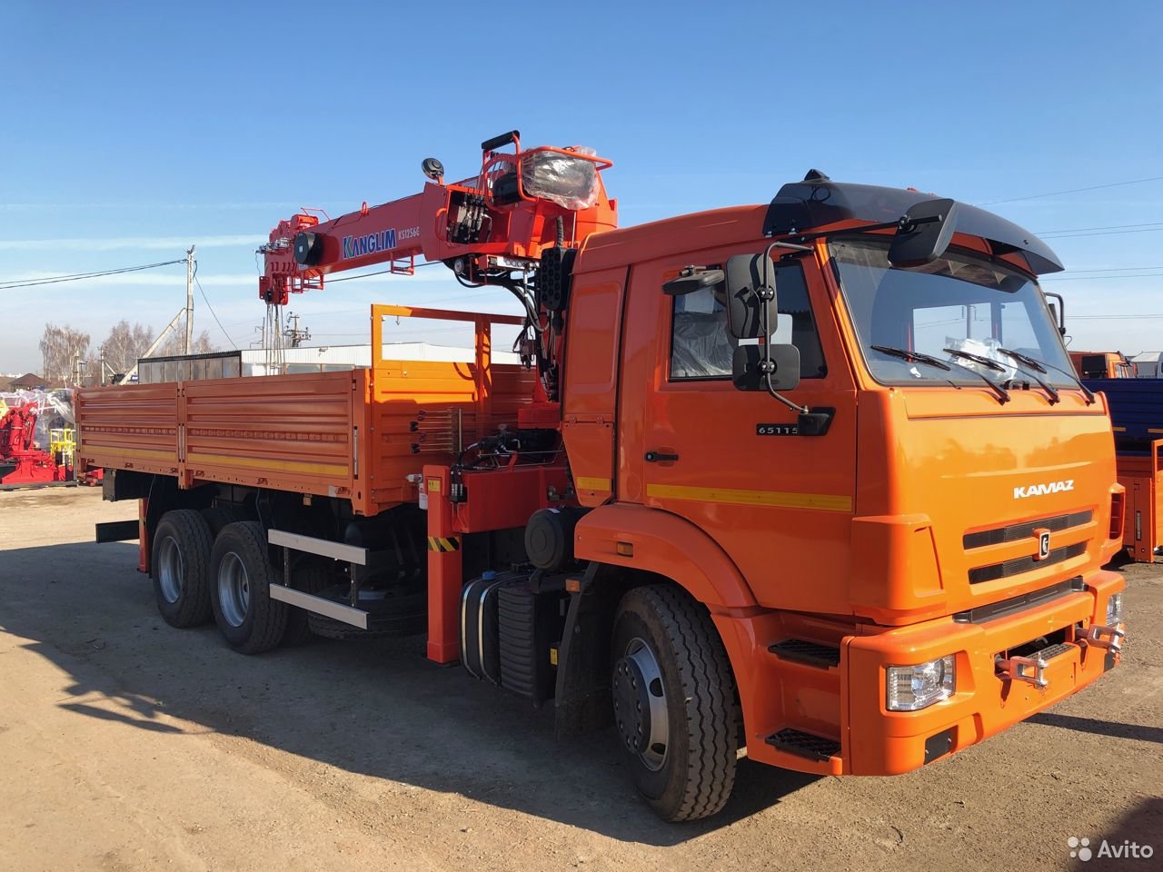 Бортовой грузовик с КМУ КамАЗ 65115 с КМУ Kanglim KS1256