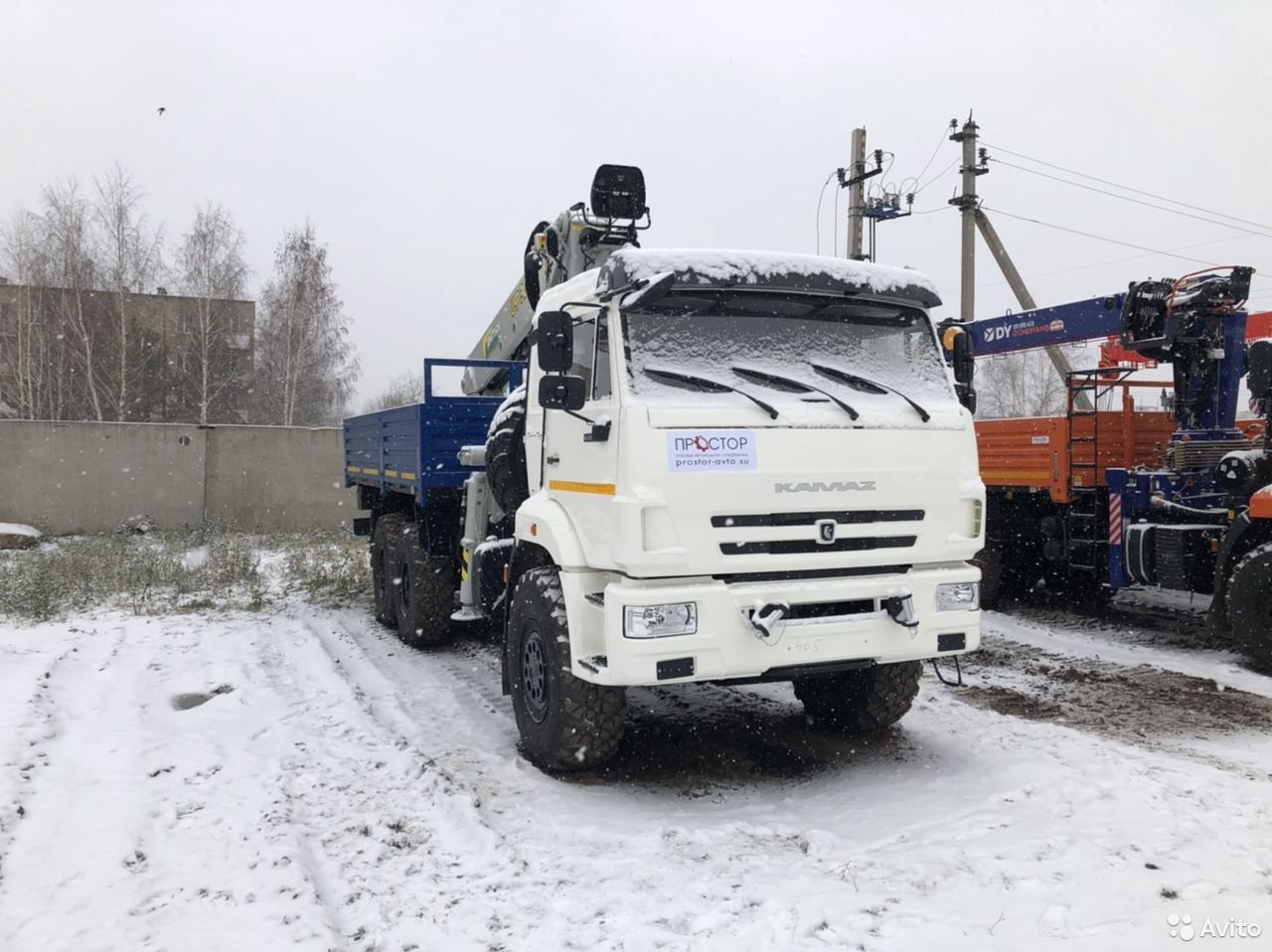 Бортовой грузовик с КМУ КамАЗ 43118 с КМУ Инман ИФ-300