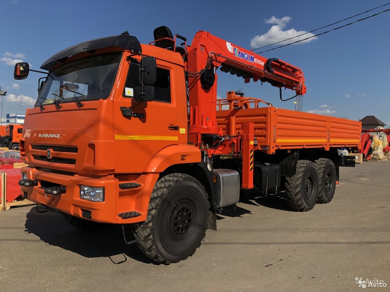 Бортовой грузовик с КМУ КамАЗ 43118 с КМУ Kanglim 2056