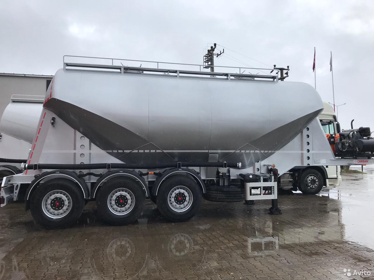 Полуприцеп цементовоз Carsan 30 м3