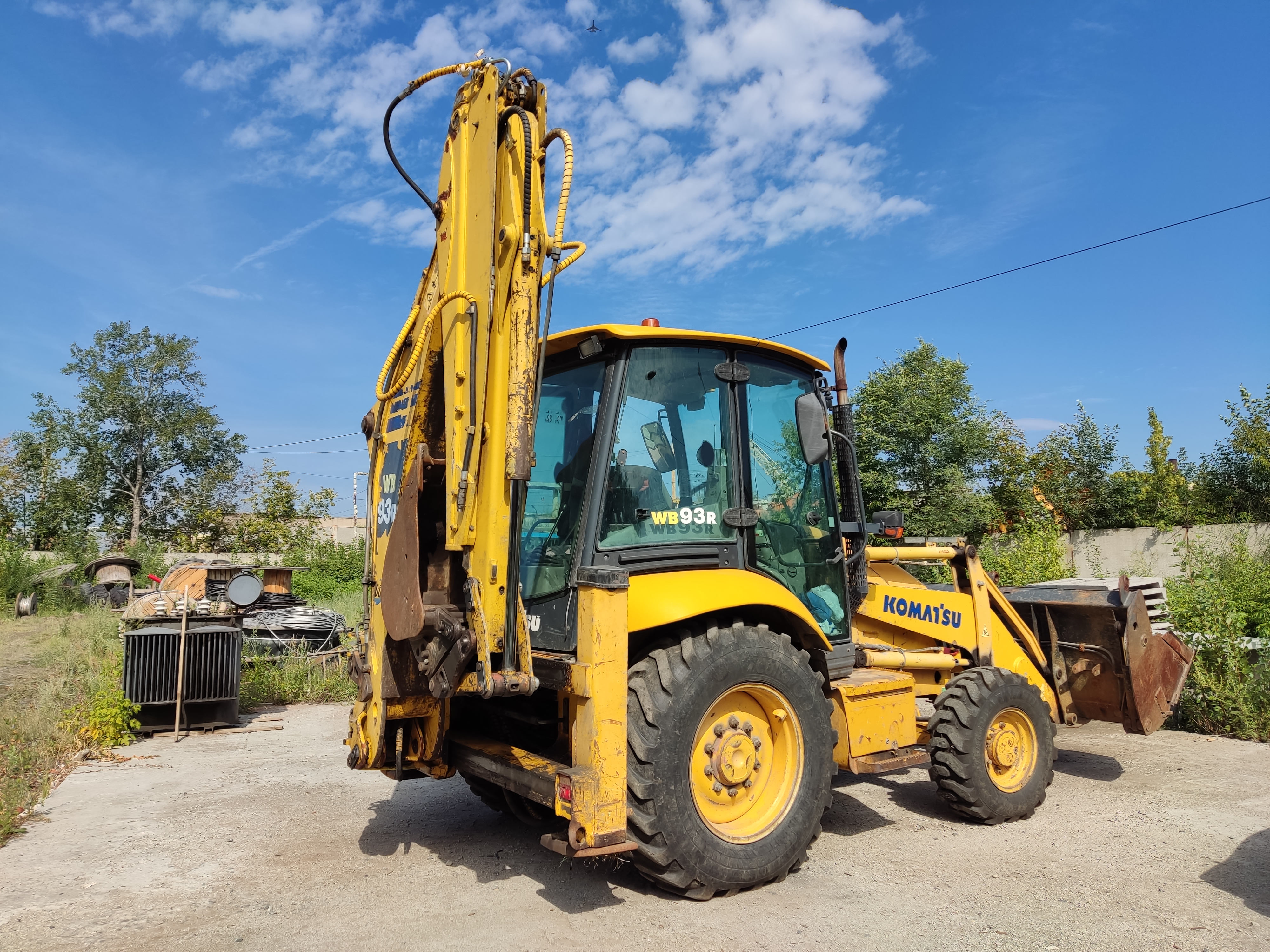 Экскаватор-погрузчик Komatsu WB93R-5