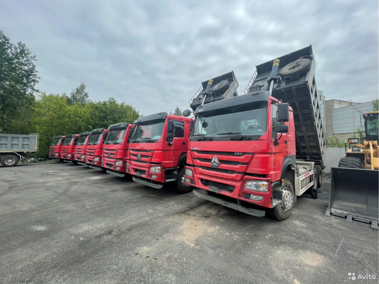 Самосвал HOWO HW76