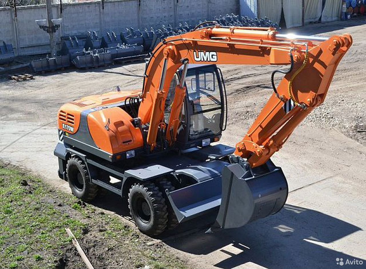 Колесный экскаватор UMG E170W