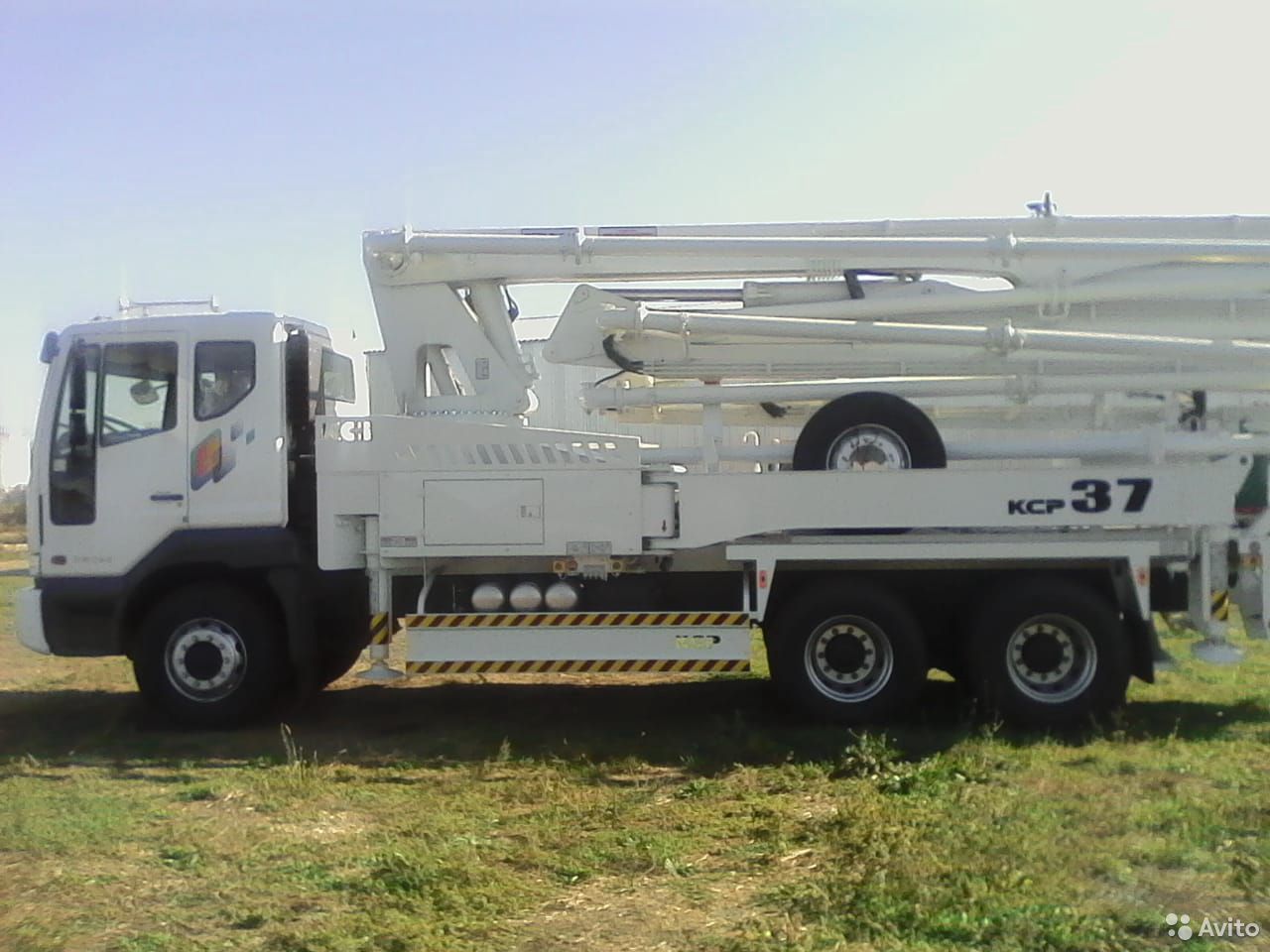 Автобетононасос KCP 37ZX170 на шасси Daewoo Novus