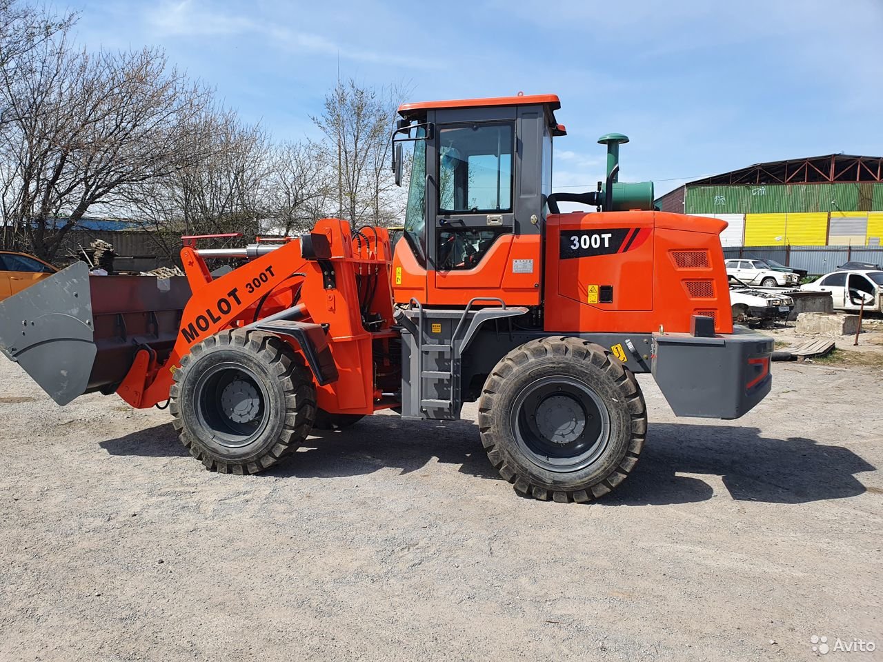Фронтальный погрузчик MOLOT 300T
