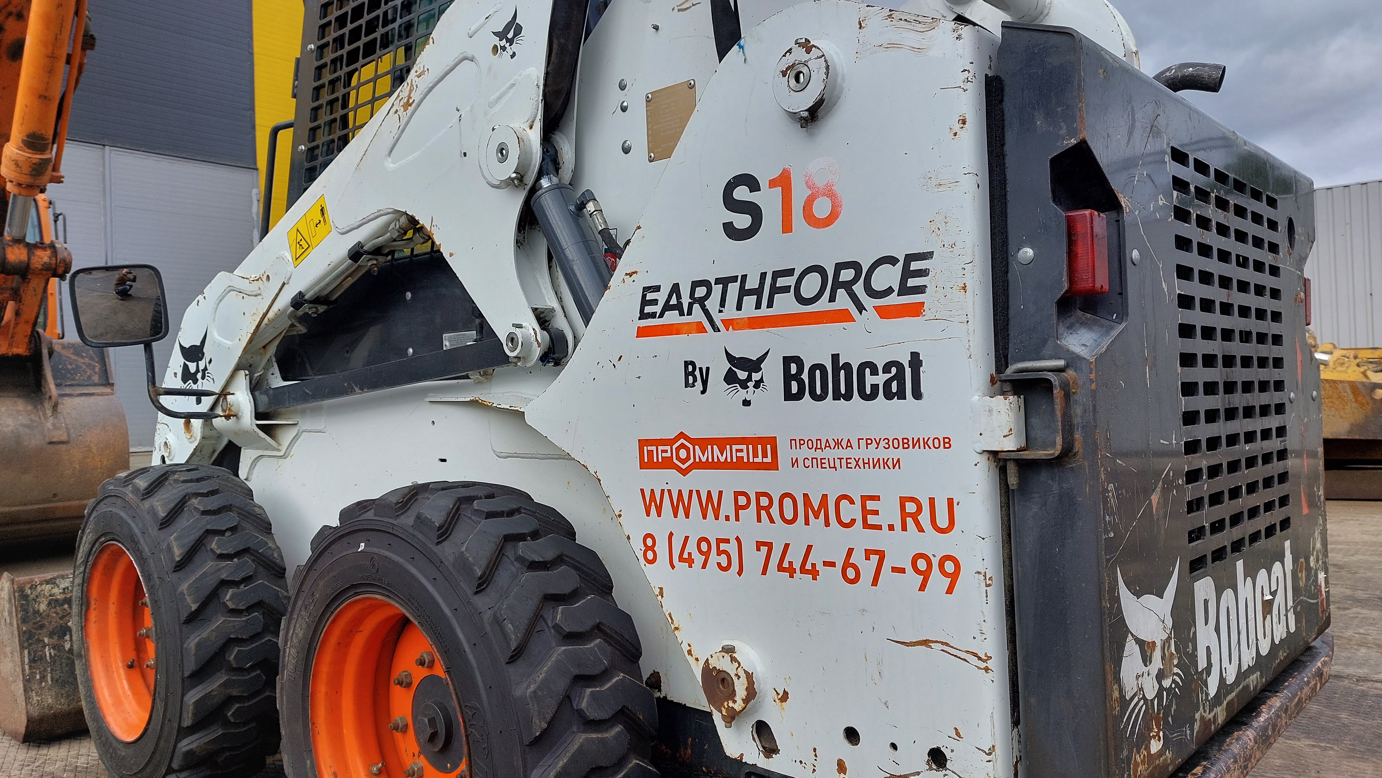 Мини-погрузчик Bobcat Earthfoce S18