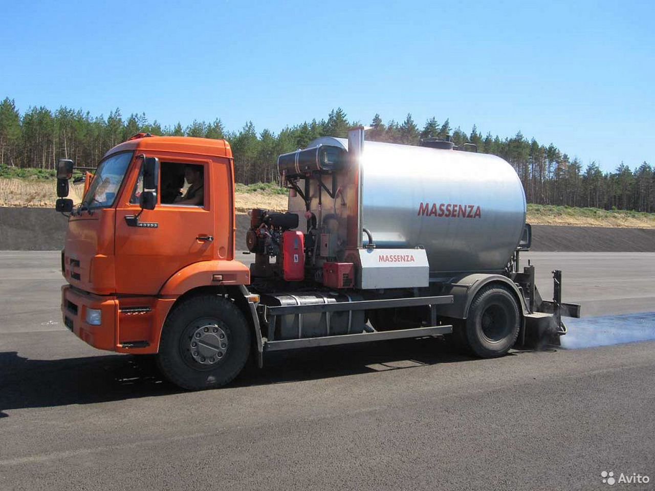 Автогудронатор Massenza 6000 л. на шасси КамАЗ 43253