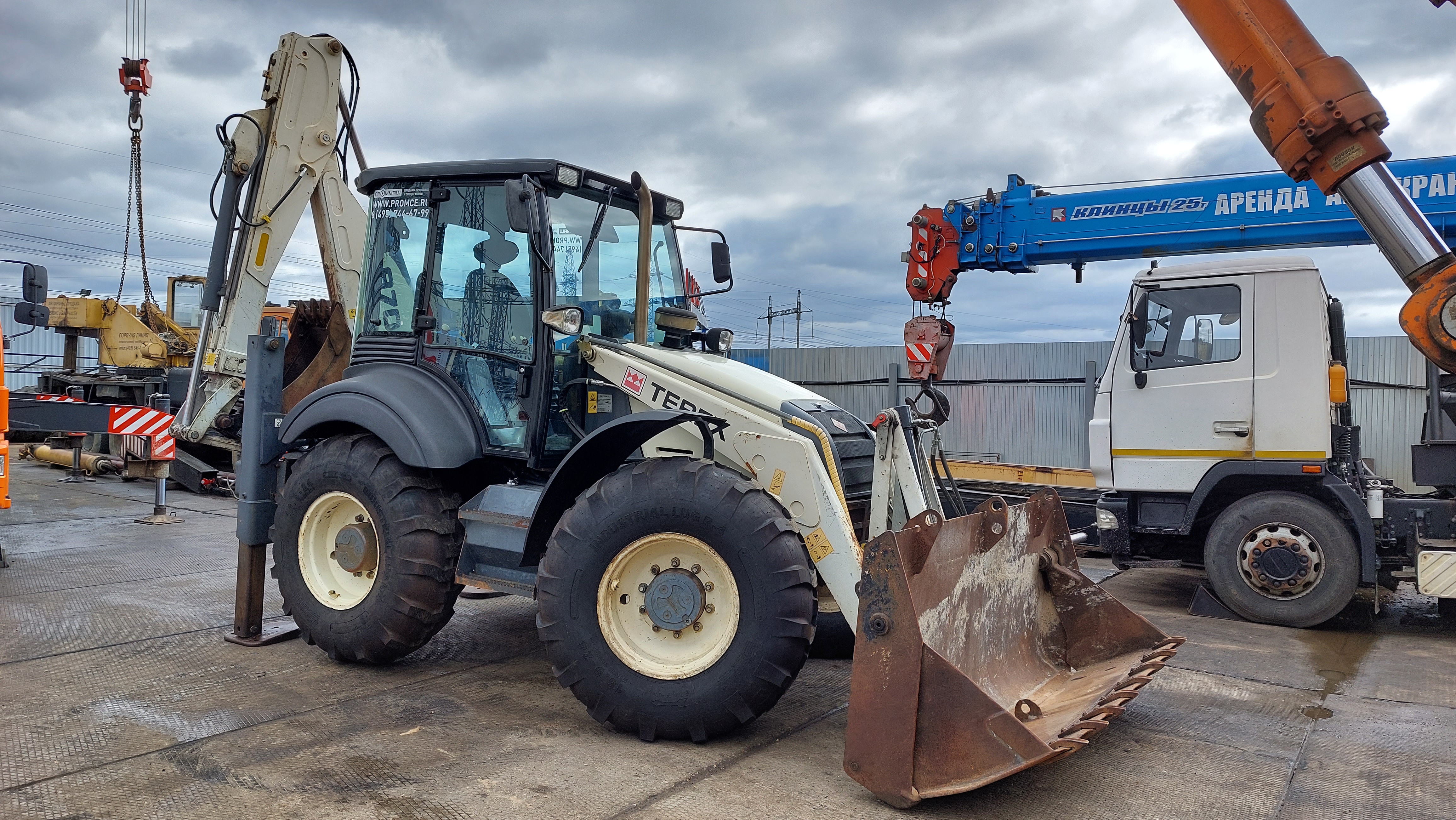 Экскаватор-погрузчик TEREX 970 Elite