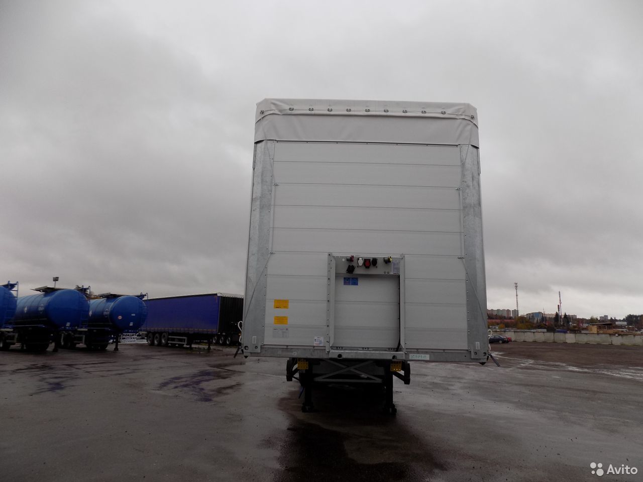 Тентованный полуприцеп Schmitz Cargobull SCS 27