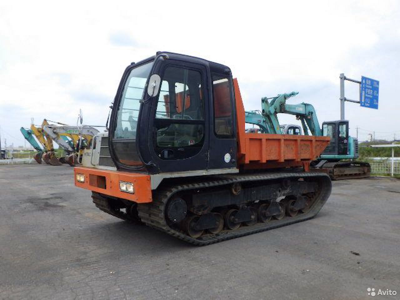 Гусеничный самосвал Hitachi CG65D