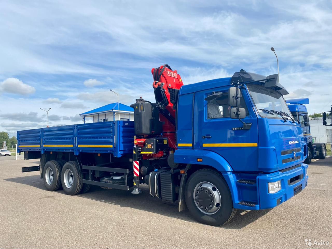 Бортовой грузовик с КМУ КамАЗ 65117 с КМУ Fassi