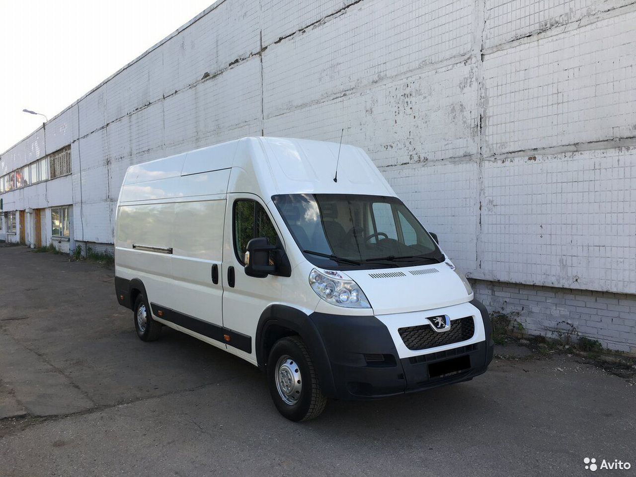 Цельнометаллический фургон Peugeot Boxer