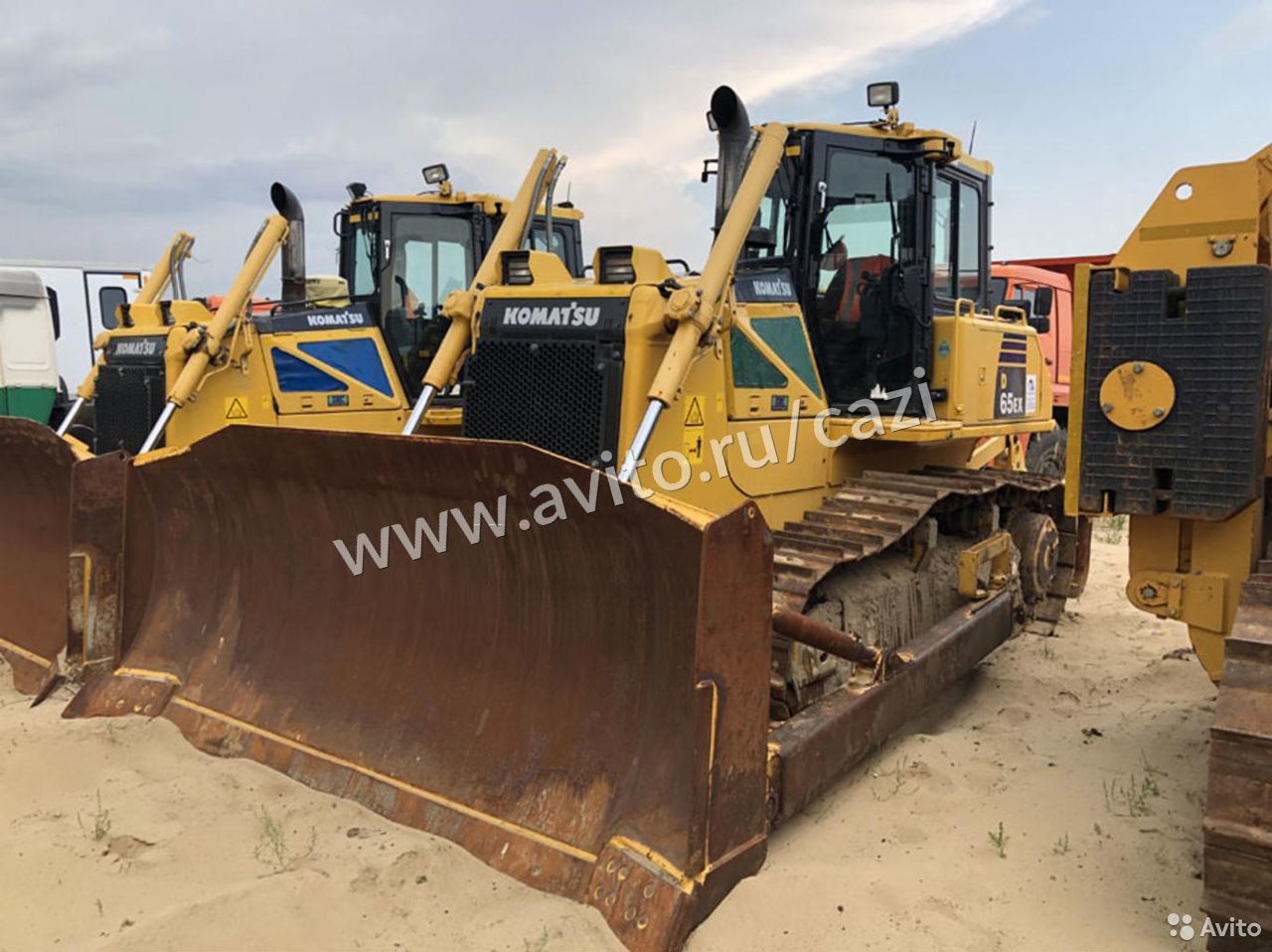 Гусеничный бульдозер Komatsu D65EX-16