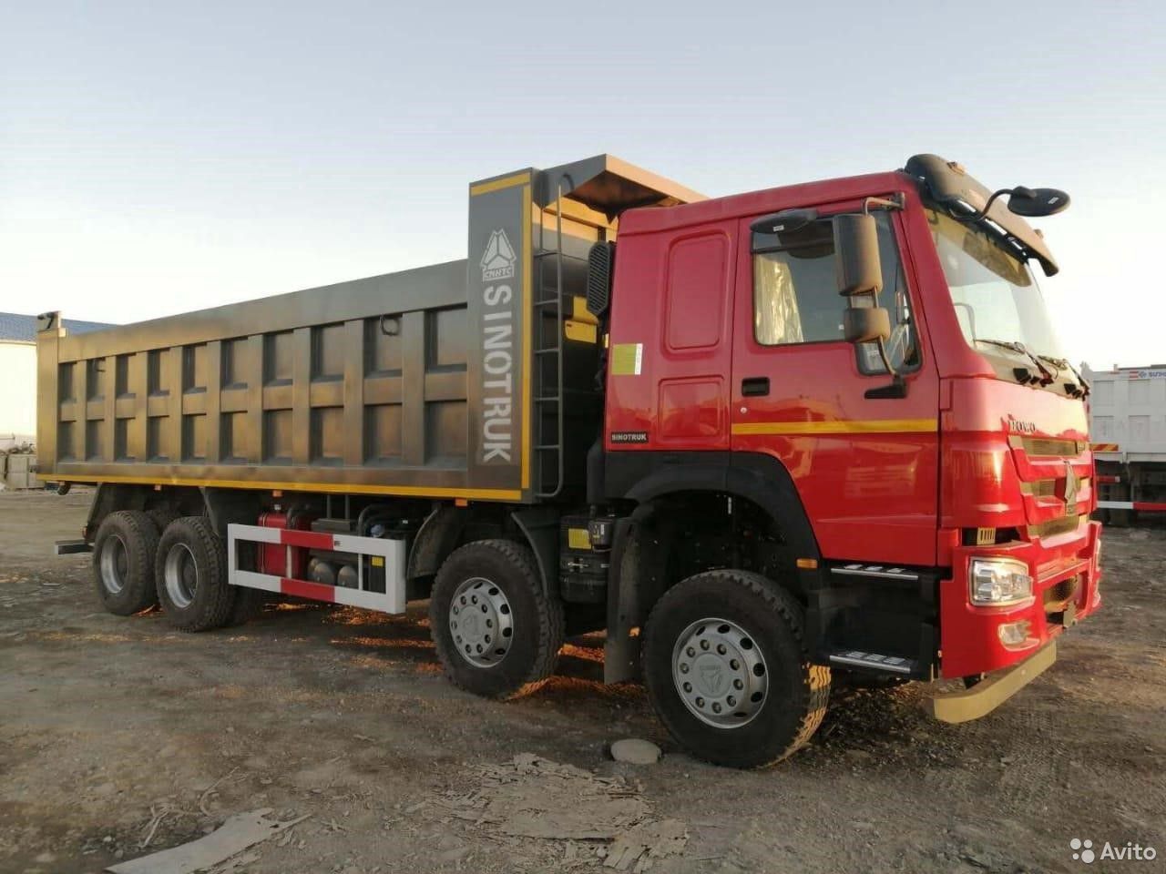 Самосвал HOWO HW76