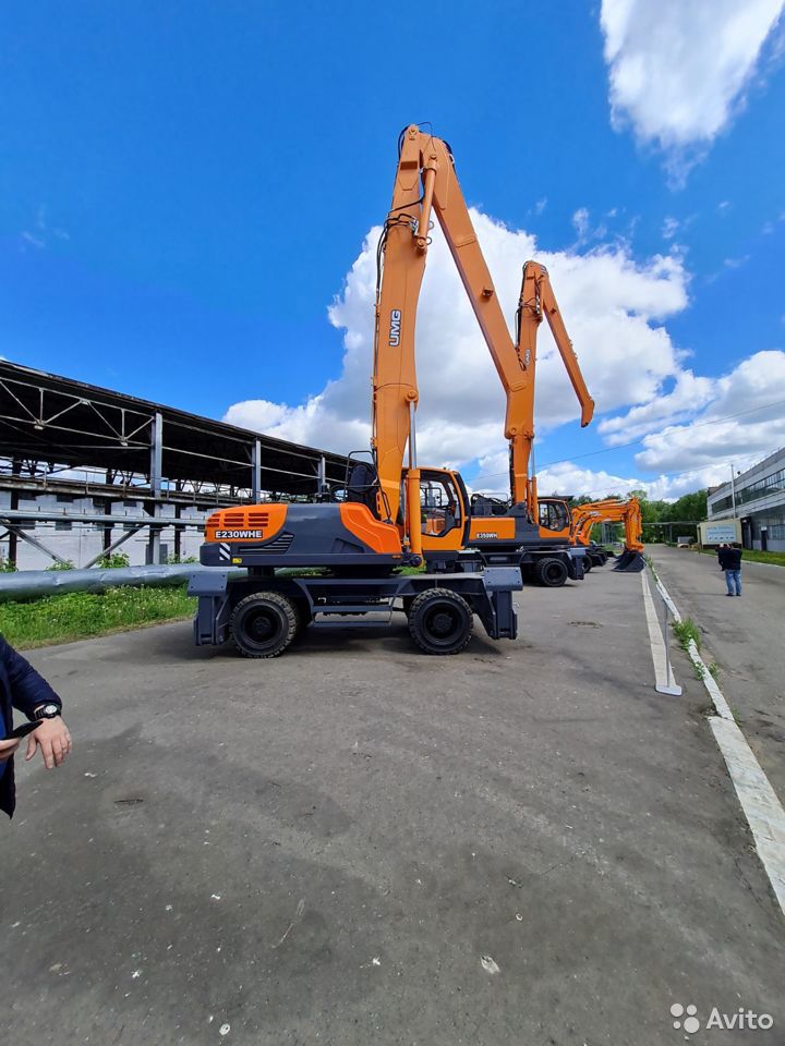 Колесный экскаватор UNG E230WH